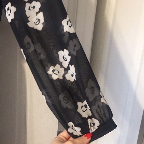 Express Black & White Floral Dress - Picture 3 of 5